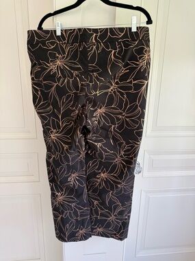 Chico's Black Cropped Pants with Blush Floral Outline